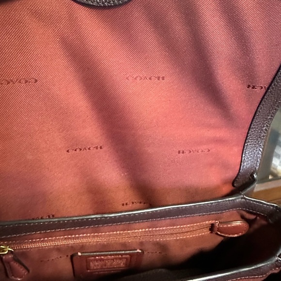 Coach Cassie - Picture 7 of 8